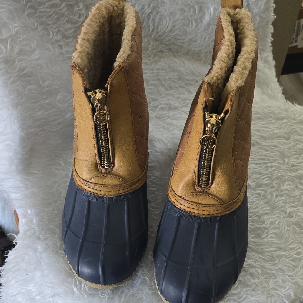 Tommy Hilfiger Twriani Navy Tan Quilted‎ Faux Shearling Duck Boots Womens 10M